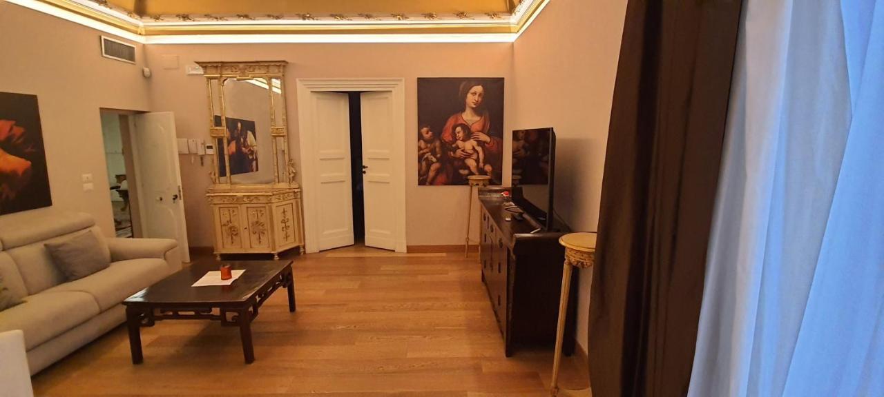 Duca Di Sarro Le Suites Katania Zewnętrze zdjęcie