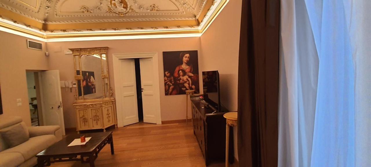 Duca Di Sarro Le Suites Katania Zewnętrze zdjęcie
