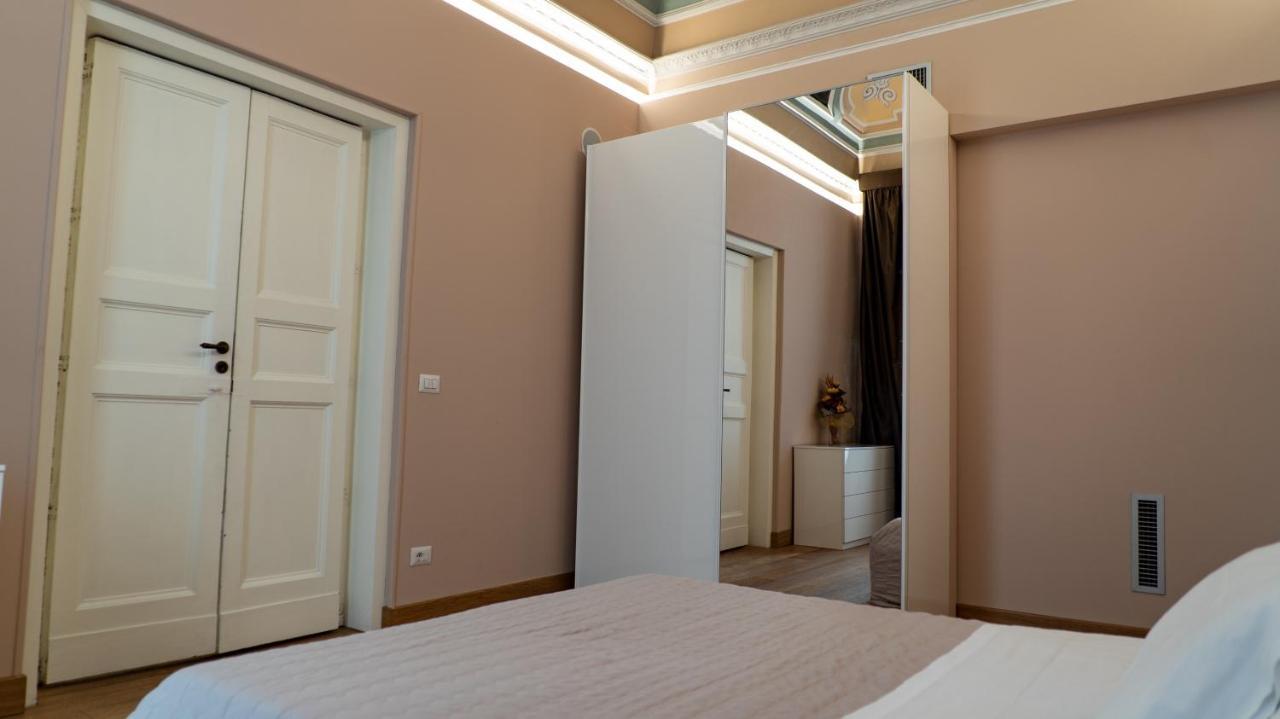 Duca Di Sarro Le Suites Katania Zewnętrze zdjęcie